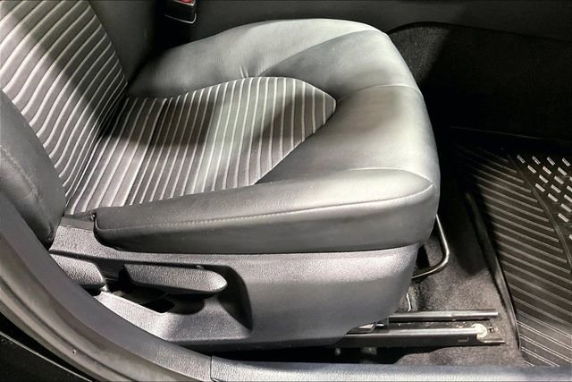 Used 2024 Toyota Camry SE image 41