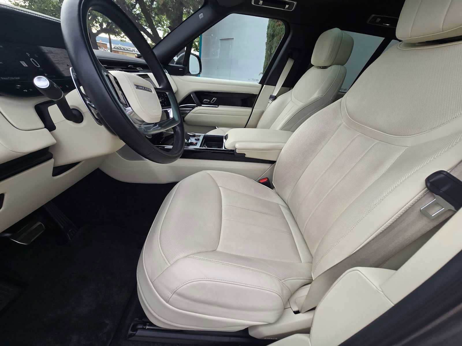 Used 2023 Land Rover Range Rover SE image 24