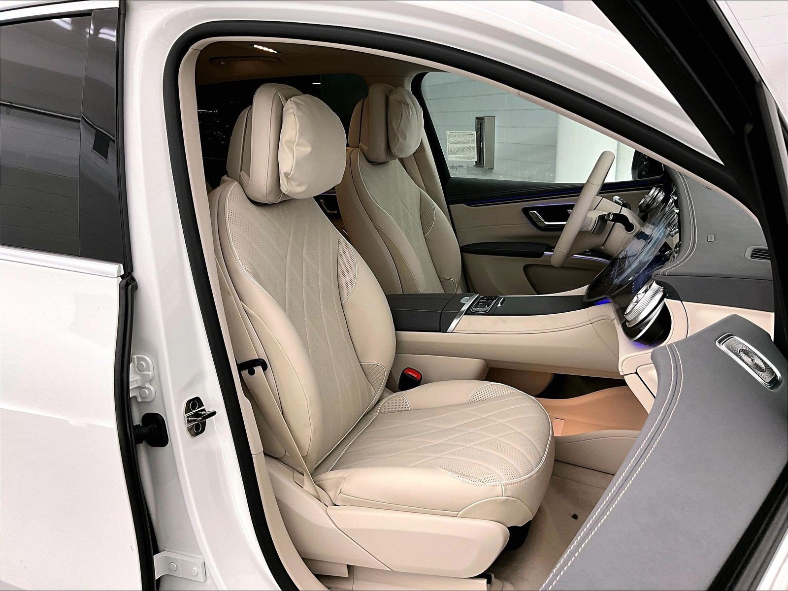 New 2026 Mercedes-Benz EQS 400 4MATIC SUV image 5