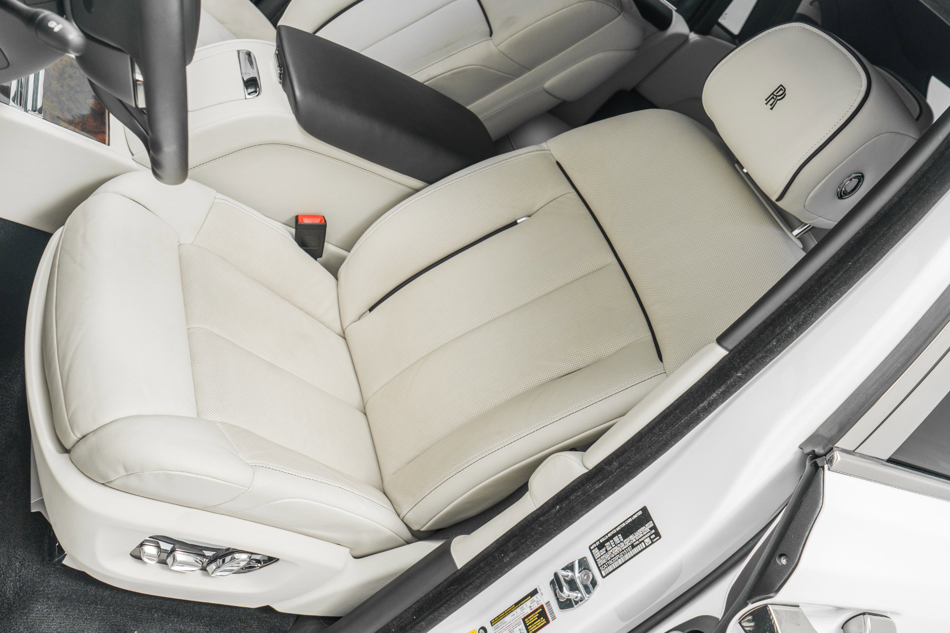 Used 2023 Rolls-Royce Phantom Sedan image 27