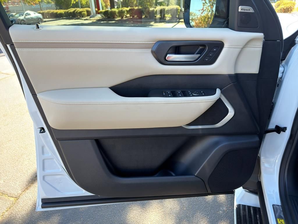 New 2026 Nissan Armada Platinum Reserve image 18