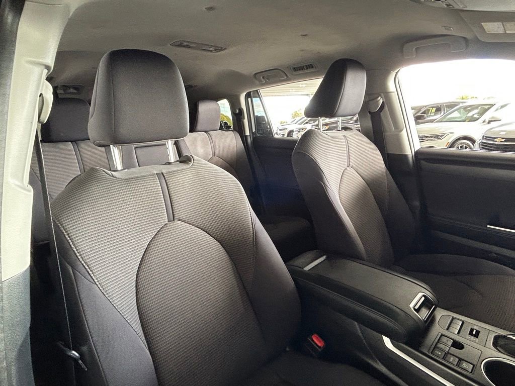 Used 2023 Toyota Highlander LE image 33