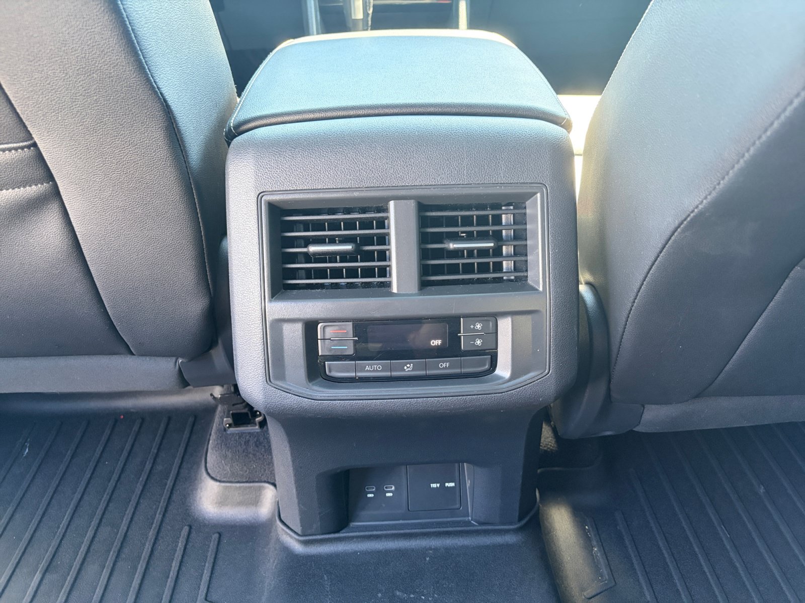 Used 2022 Volkswagen Atlas SE w/ Panoramic Sunroof Package FWD image 32