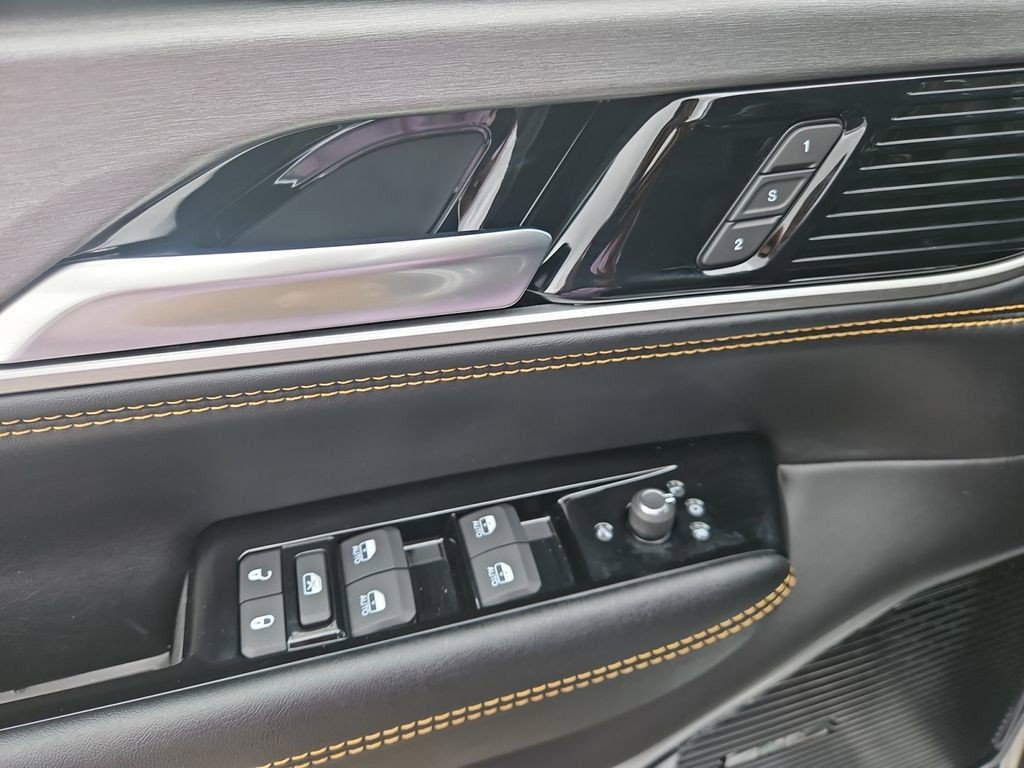 New 2026 Jeep Grand Wagoneer L 4WD image 18
