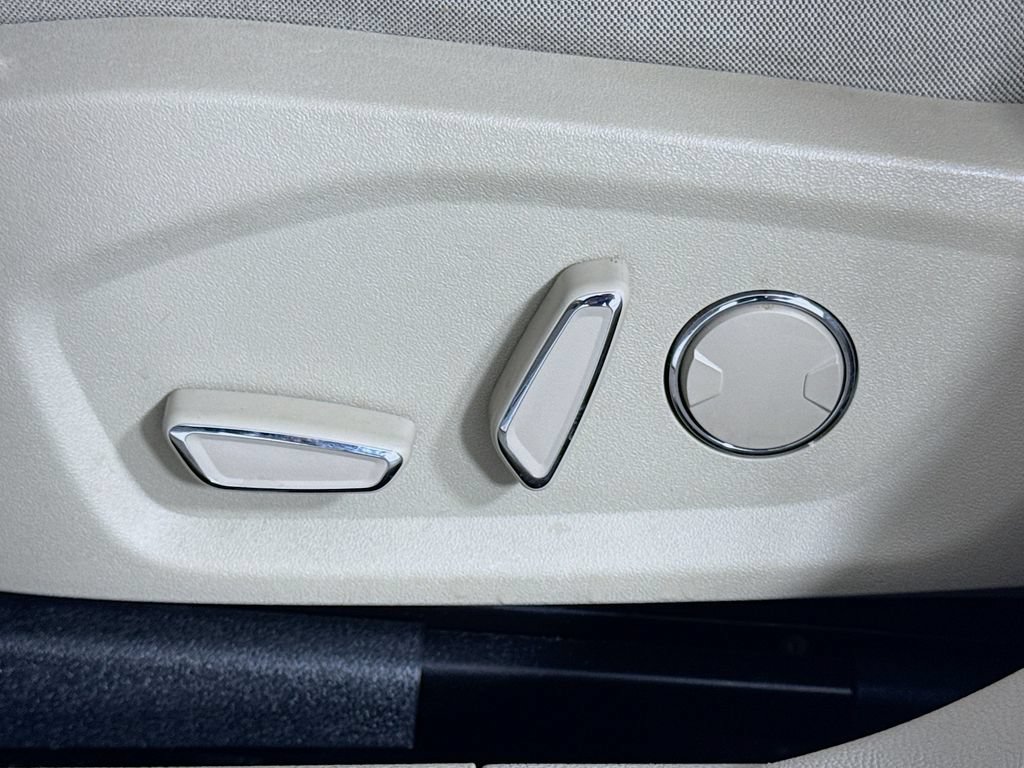 Used 2019 Ford Fusion SE FWD image 13