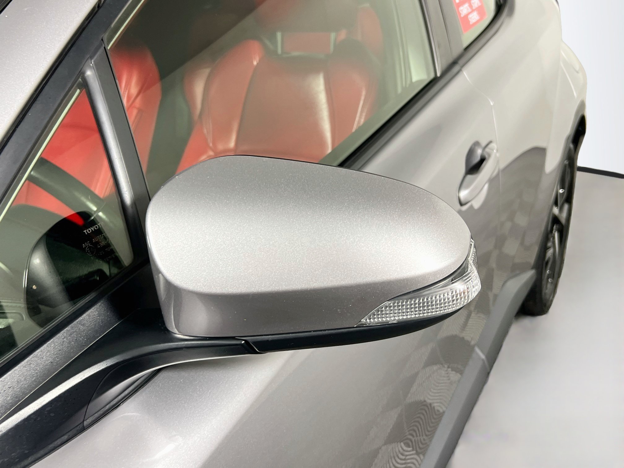 Used 2019 Toyota C-HR XLE FWD image 12