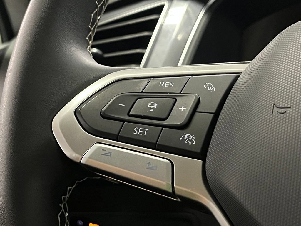 Used 2023 Volkswagen Tiguan SE w/ Panoramic Sunroof Package FWD image 27
