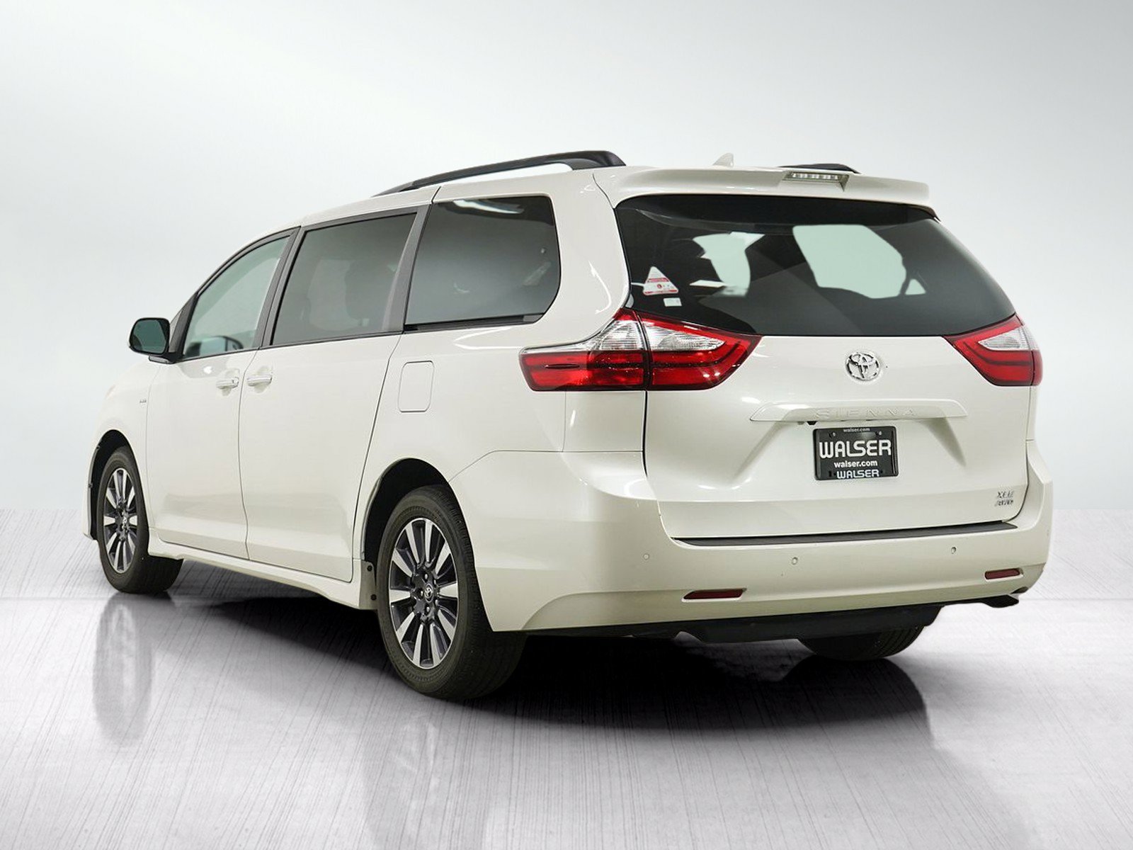 Used 2019 Toyota Sienna XLE Premium AWD/4WD image 3