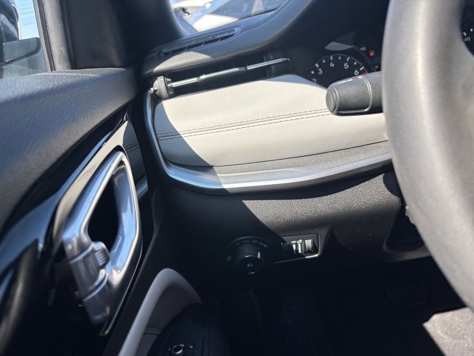 Used 2025 Jeep Compass Limited AWD/4WD image 35