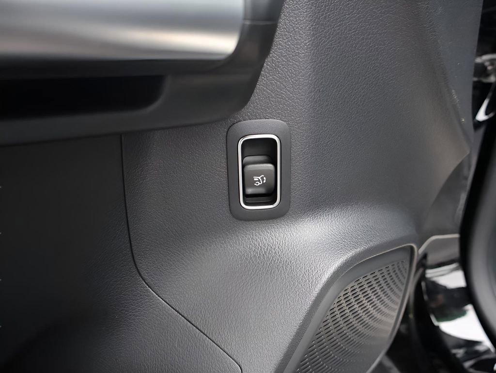 Certified 2025 Mercedes-Benz GLA 250 4MATIC image 51