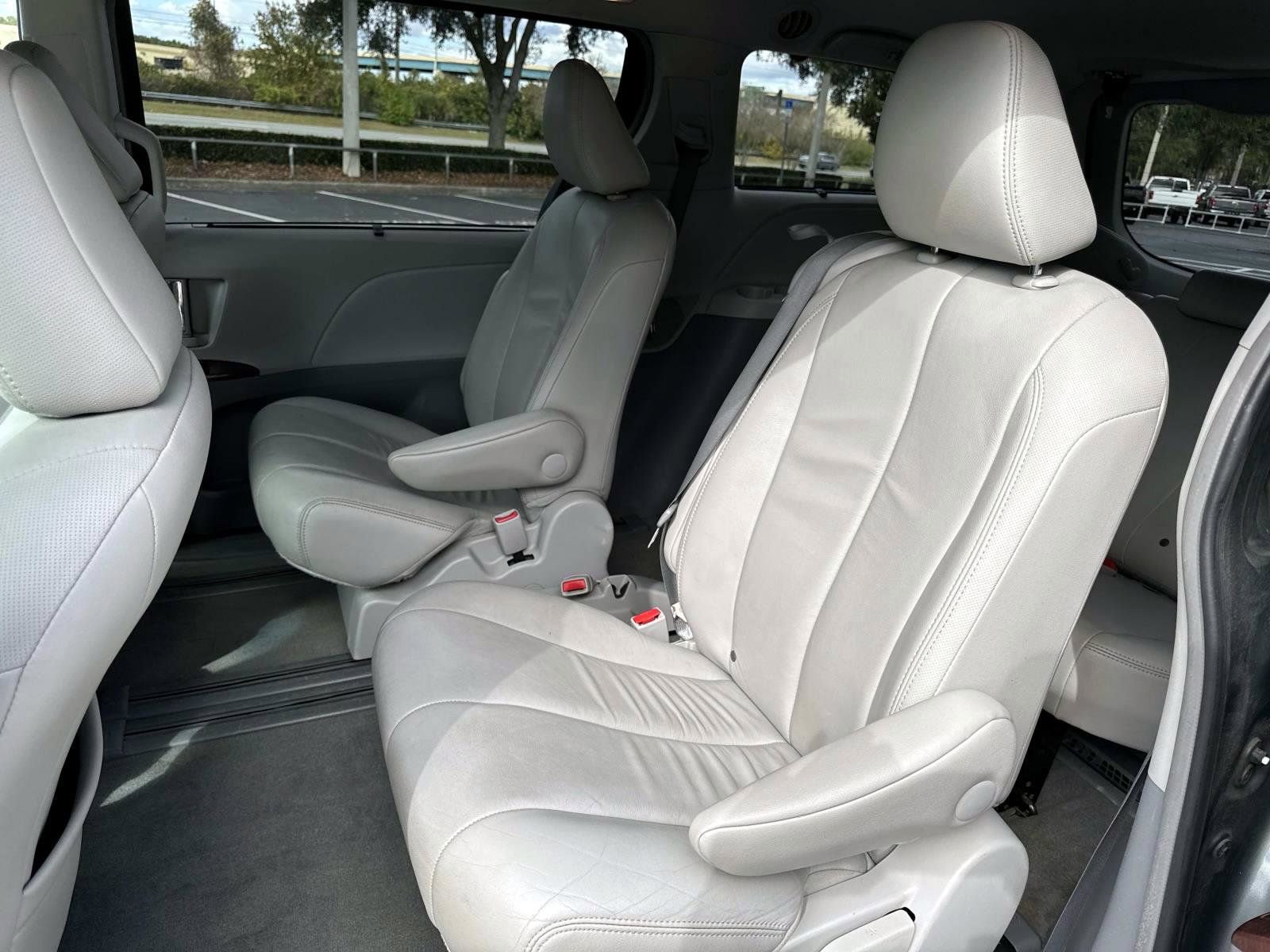 Used 2014 Toyota Sienna XLE image 13