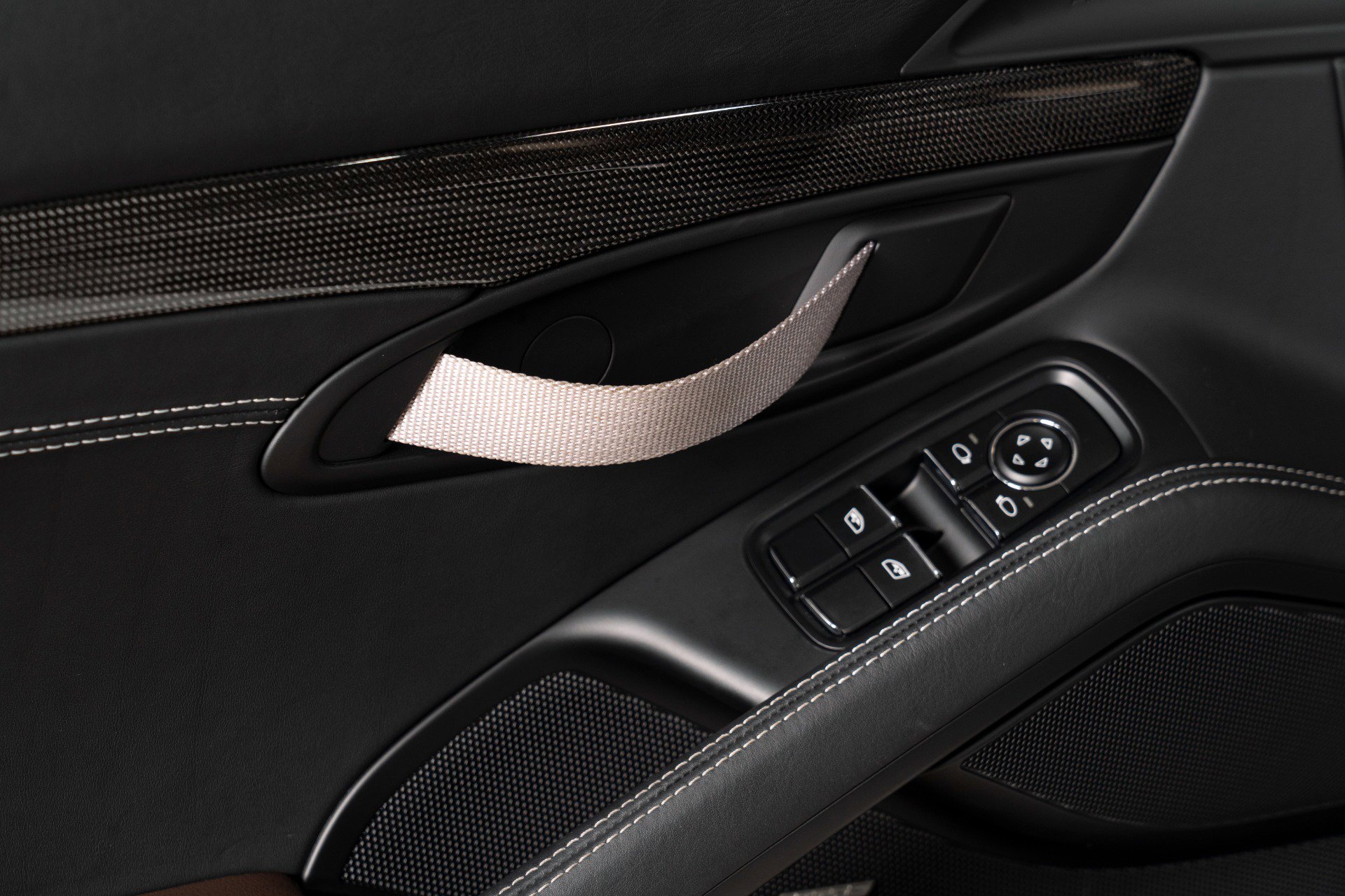 Used 2016 Porsche 911 R image 37