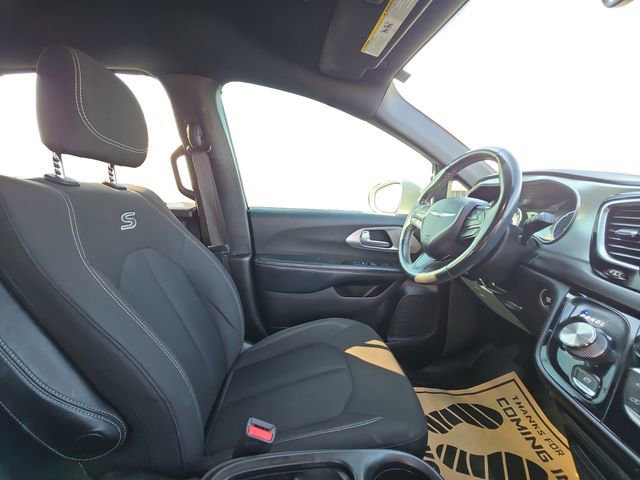 Used 2019 Chrysler Pacifica Touring Plus w/ S Appearance Package image 16