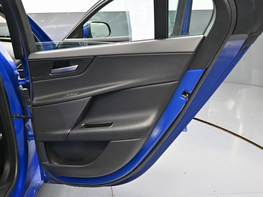 Used 2017 Jaguar XE Premium image 43