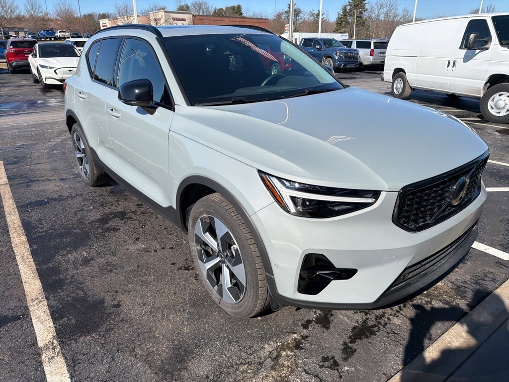 Used 2026 Volvo XC40 B5 Plus w/ Protection Package Premier image 2