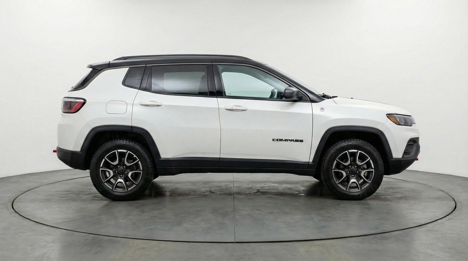 Used 2025 Jeep Compass Trailhawk AWD/4WD image 11
