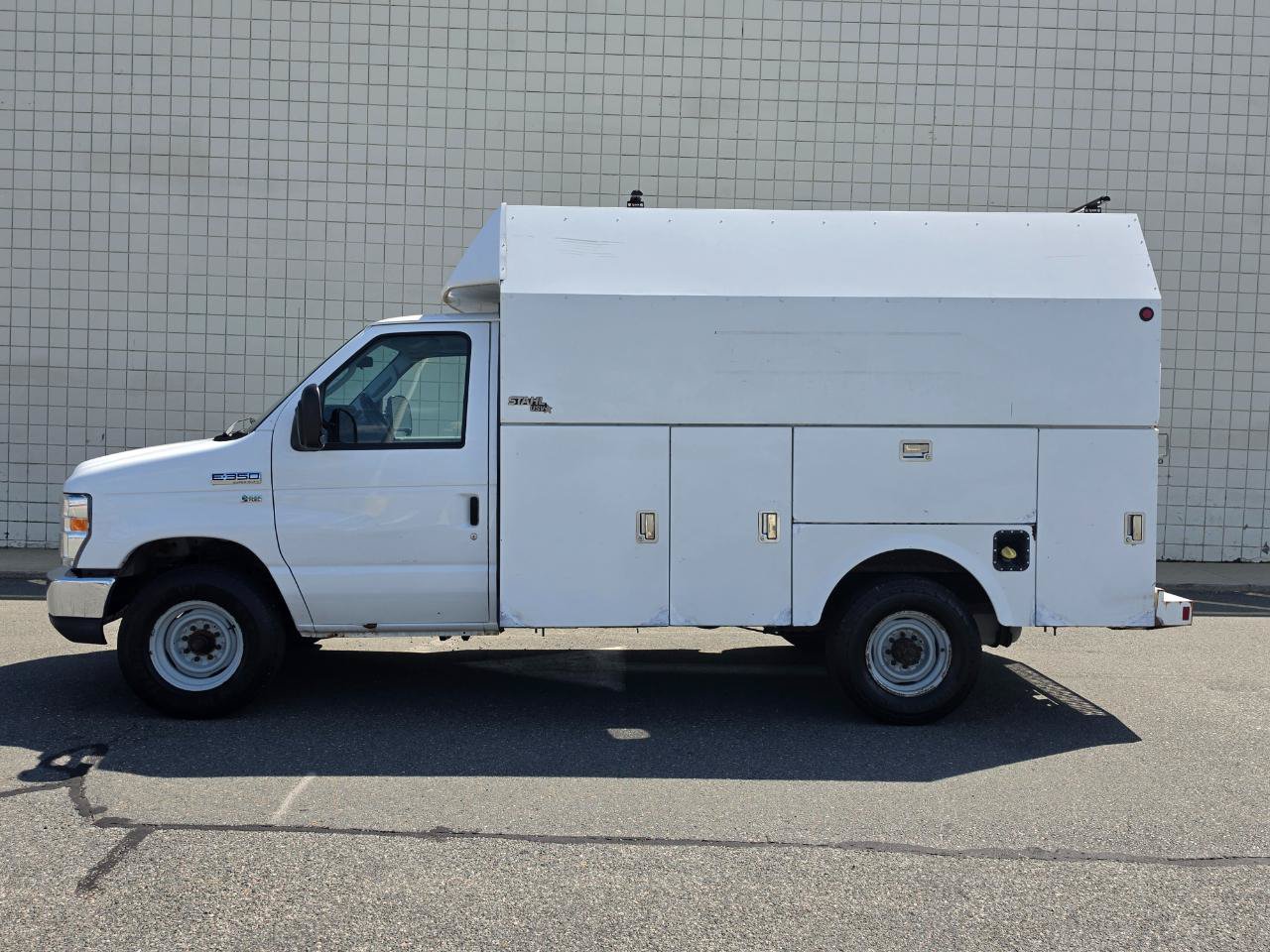 Used 2014 Ford E-350 and Econoline 350 Super Duty w/ Power Windows & Locks Group RWD image 4