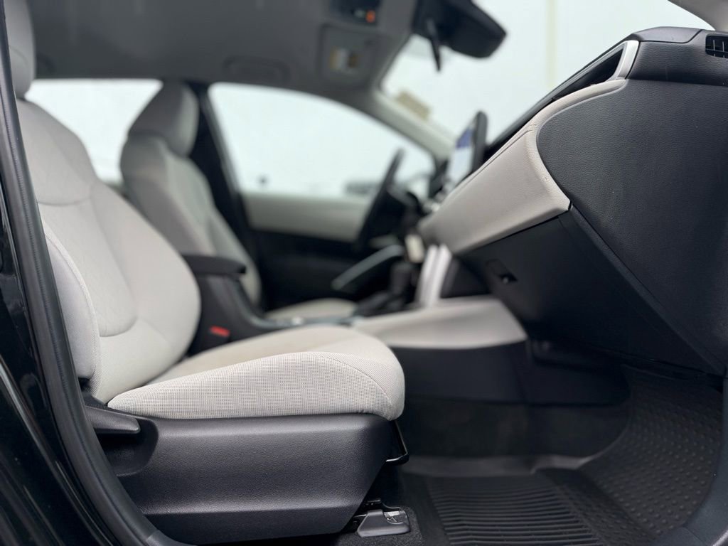 Used 2023 Toyota Corolla Cross L image 17