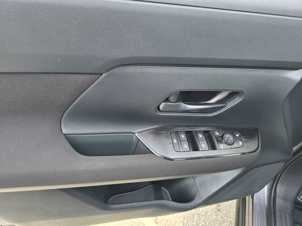 Used 2025 Nissan Kicks S image 16