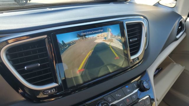 Certified 2024 Chrysler Pacifica Touring-L FWD image 16