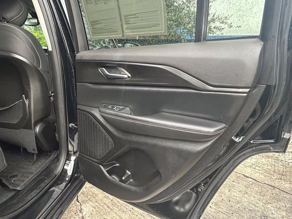Used 2023 Jeep Grand Cherokee Laredo AWD/4WD image 31