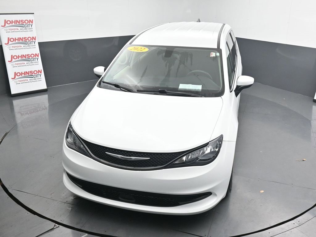 Used 2022 Chrysler Voyager LX image 26