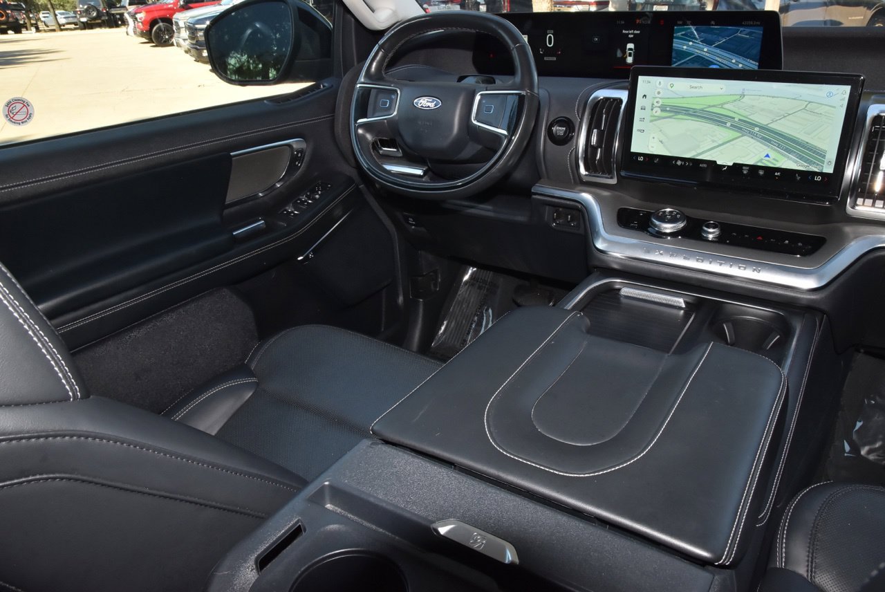 Used 2025 Ford Expedition Max Platinum AWD/4WD image 16