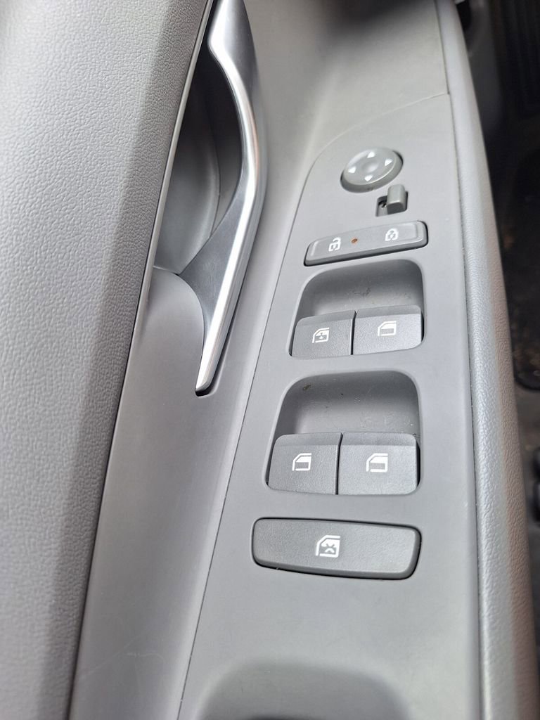 Used 2025 Hyundai Elantra SEL image 21