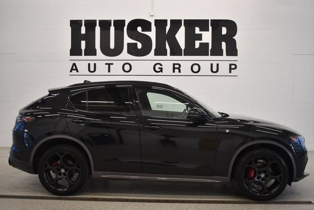 Used 2024 Alfa Romeo Stelvio Ti w/ Performance Driving Package AWD/4WD image 2