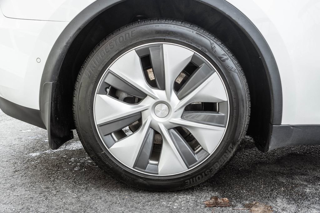 Used 2021 Tesla Model Y Long Range image 31