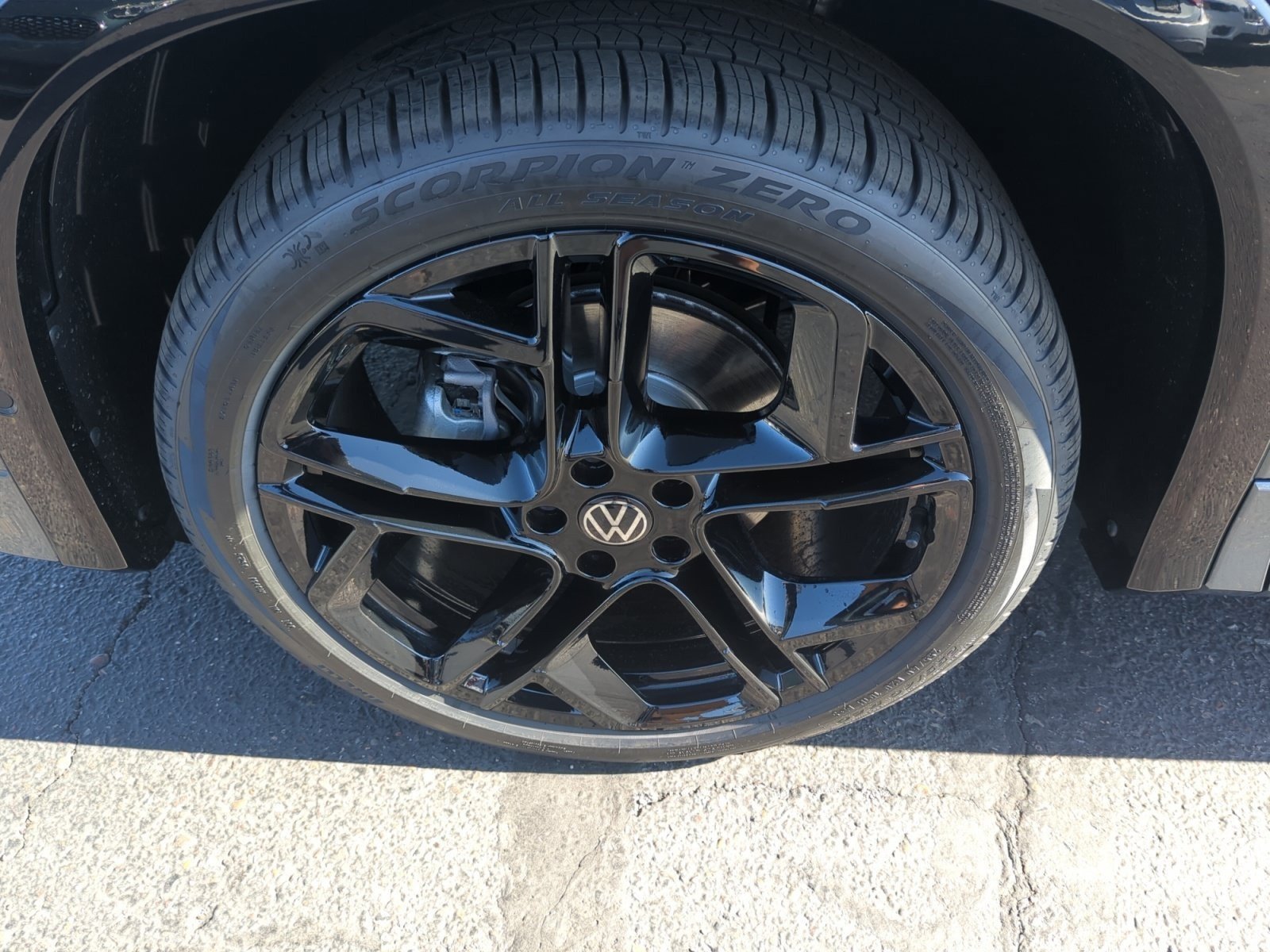 New 2026 Volkswagen Tiguan SE R-Line FWD image 25