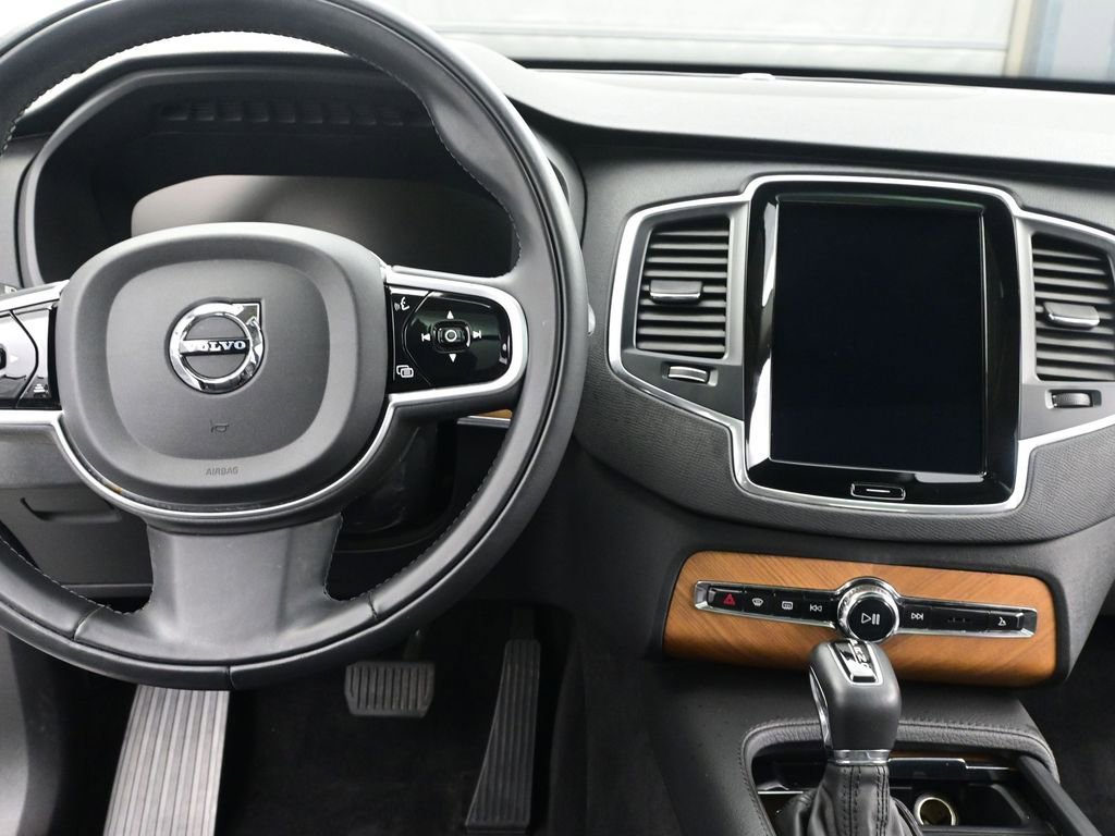 Used 2022 Volvo XC90 T6 Momentum w/ Climate Package AWD/4WD image 10