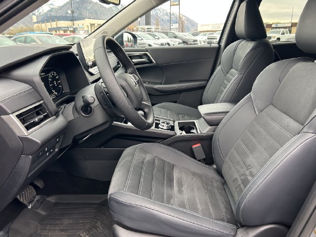 Used 2025 Mitsubishi Outlander SE AWD/4WD image 28