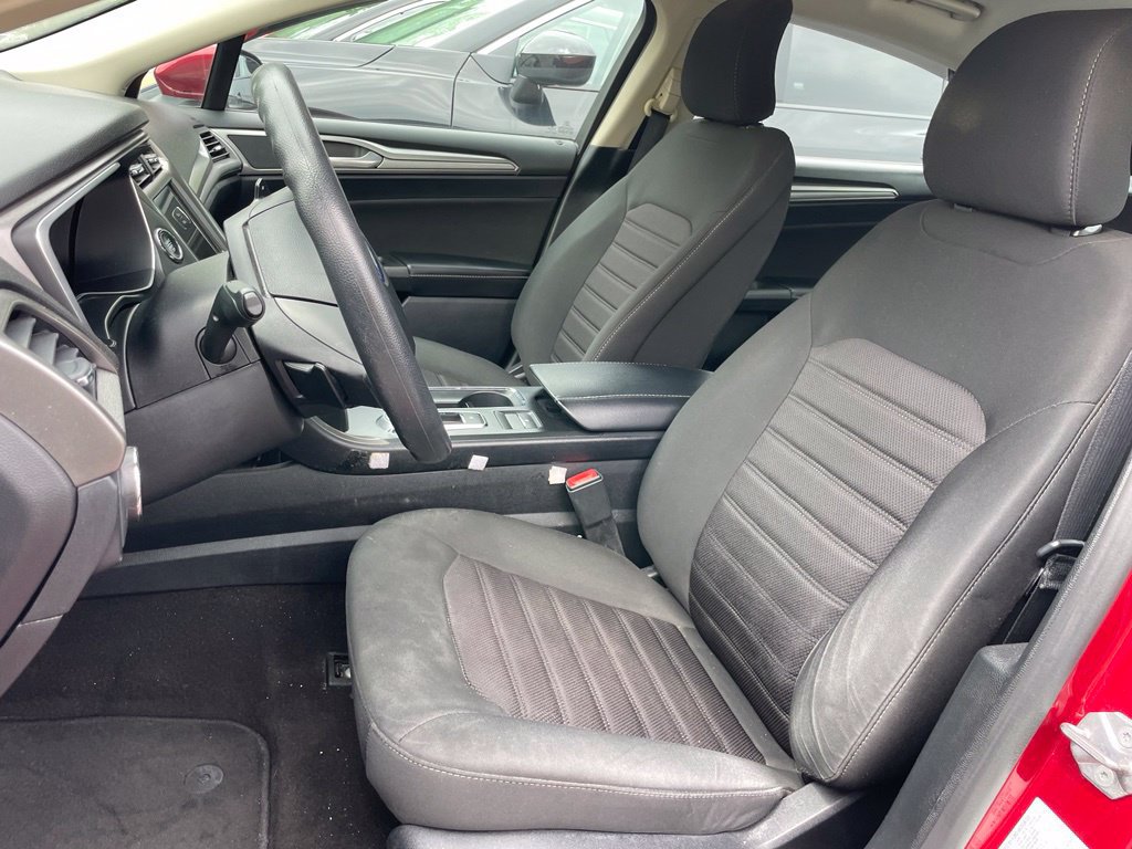 Used 2019 Ford Fusion SE FWD image 7