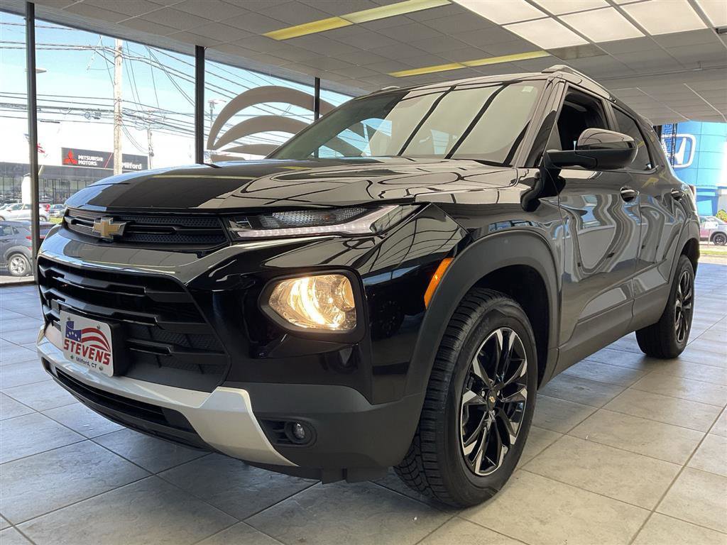 Used 2022 Chevrolet TrailBlazer LT w/ Driver Confidence Package image 3