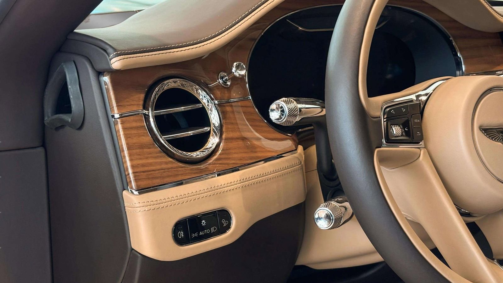 Used 2020 Bentley Continental GT V8 image 32