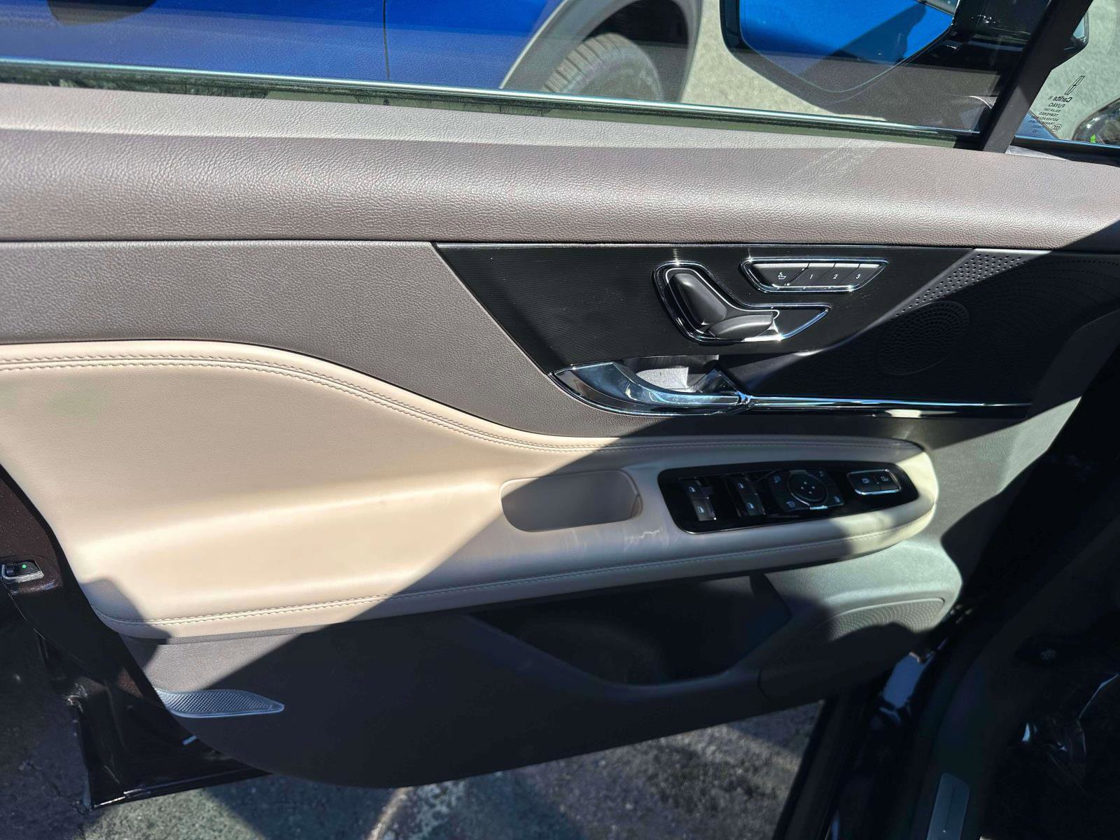 Used 2023 Lincoln Corsair Reserve w/ Equipment Group 201A image 15