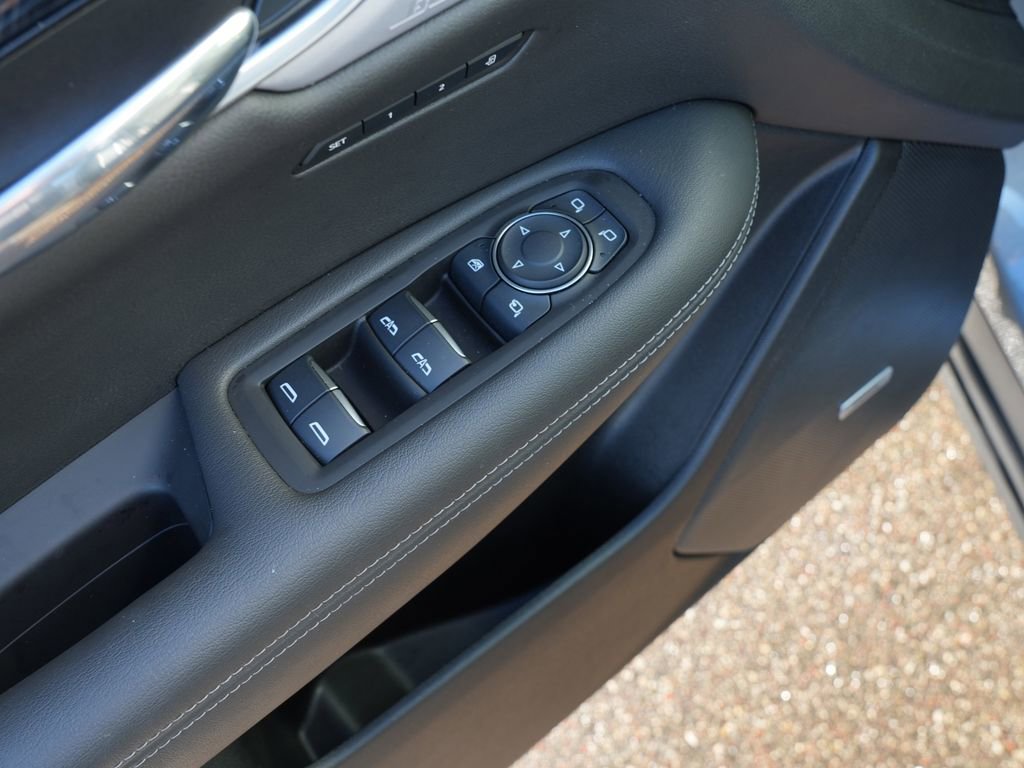 Used 2025 Cadillac XT6 Premium Luxury image 18