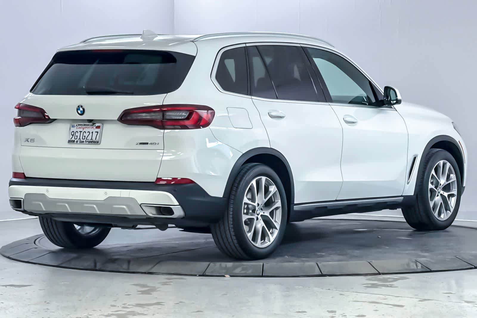 Certified 2023 BMW X5 xDrive40i w/ Premium Package AWD/4WD image 2