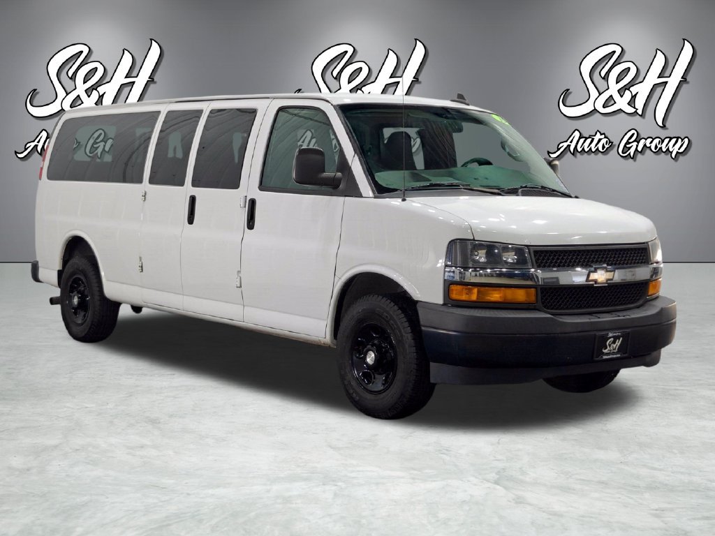 Used 2019 Chevrolet Express 3500 LS RWD image 2