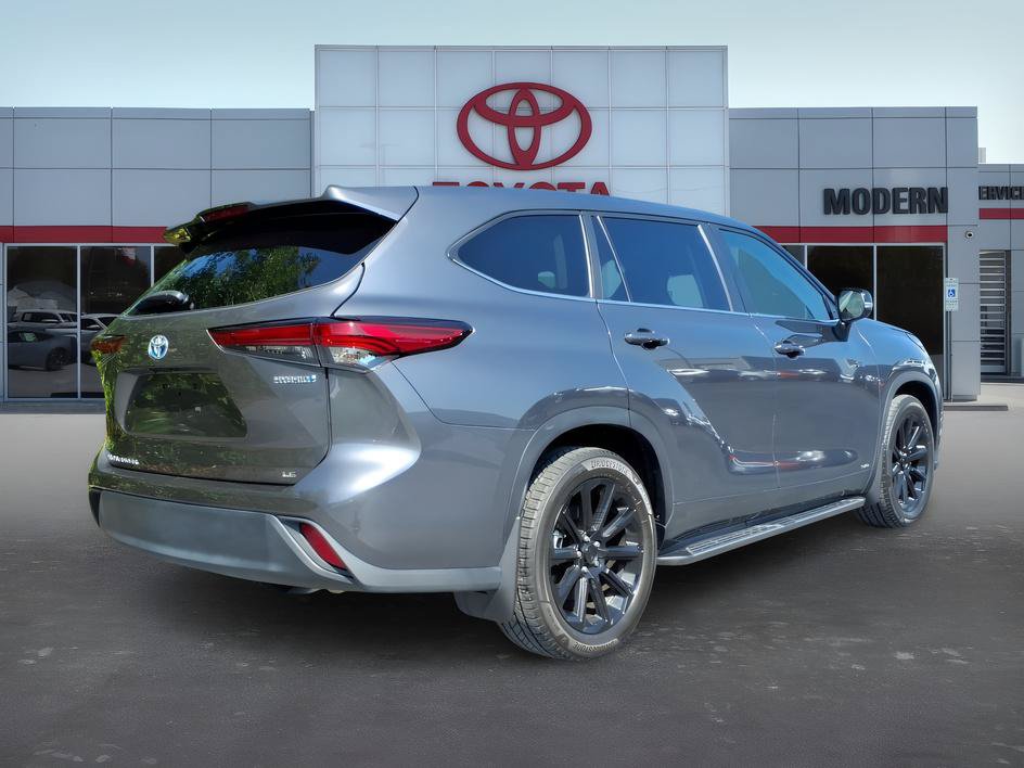 Used 2023 Toyota Highlander LE AWD/4WD image 5