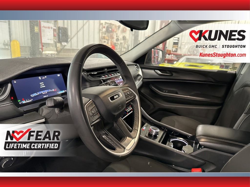 Used 2023 Jeep Grand Cherokee L Laredo image 19