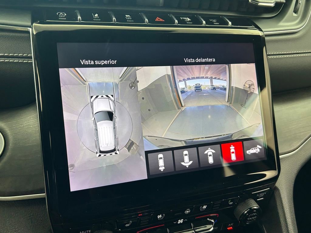 Used 2024 Jeep Grand Cherokee Limited w/ Luxury Tech Group II image 21