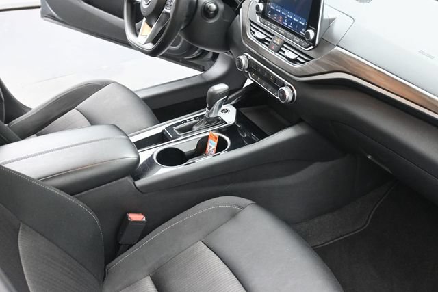 Used 2024 Nissan Altima 2.5 SV FWD image 43