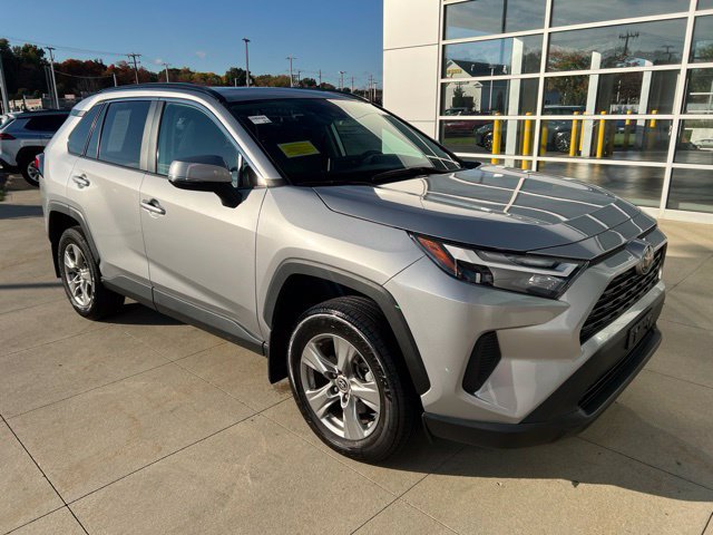 Used 2025 Toyota RAV4 XLE w/ Convenience Package AWD/4WD image 2
