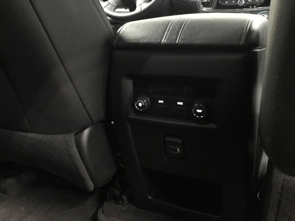 Used 2023 Chevrolet Traverse LT FWD image 23