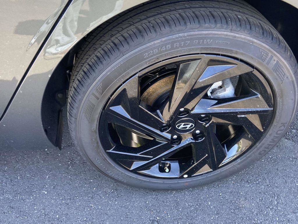 Certified 2026 Hyundai Elantra Sport image 8