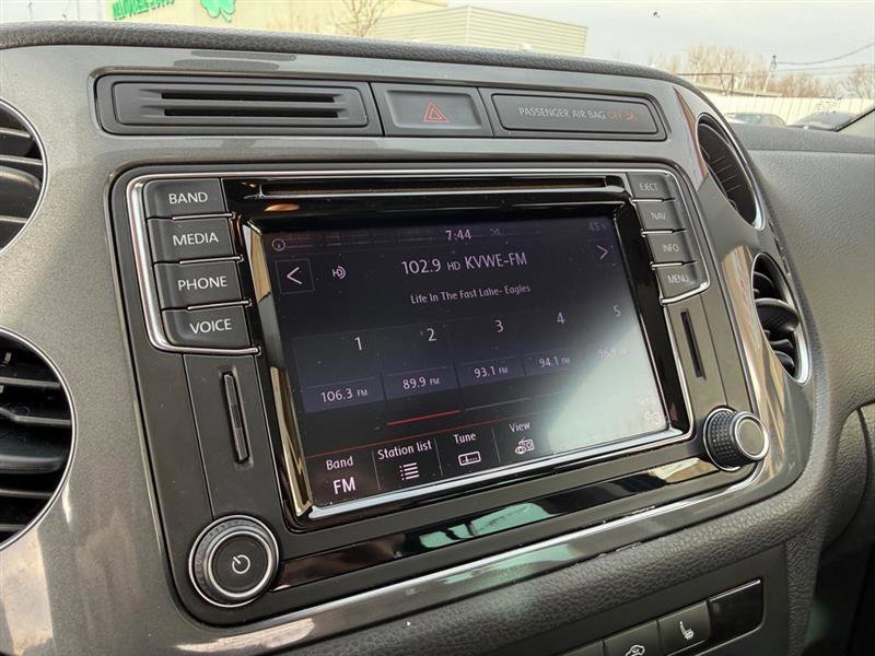Used 2017 Volkswagen Tiguan Sport image 14