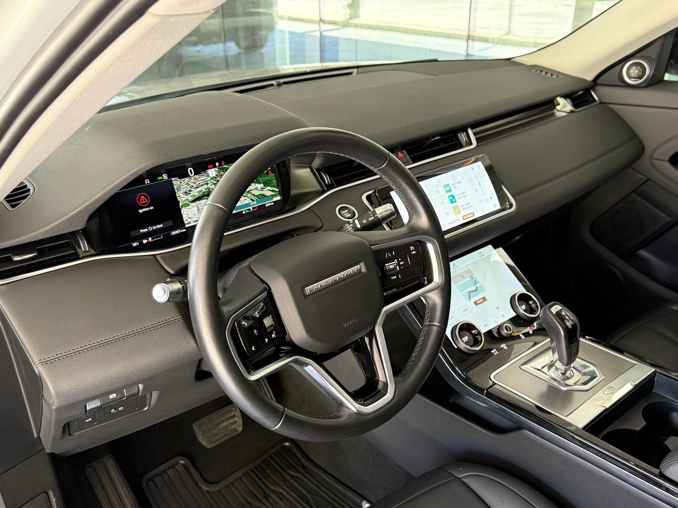 Used 2022 Land Rover Range Rover Evoque SE image 4