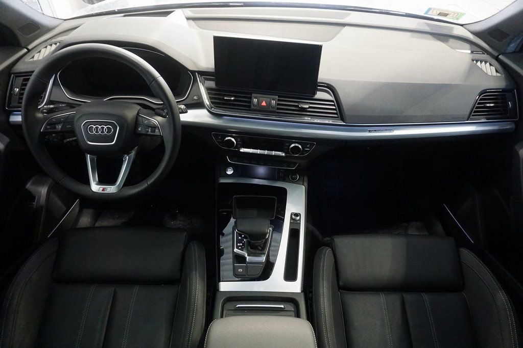 Used 2024 Audi Q5 2.0T Prestige w/ Prestige Package image 27